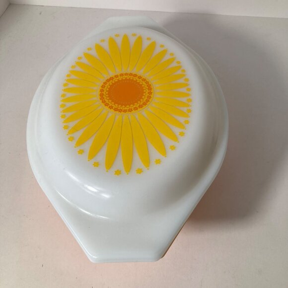 Vintage Pyrex Daisy Sunflower 043 1.5QT Oval Baking Dish & Lid Yellow Orange USA - Picture 5 of 10